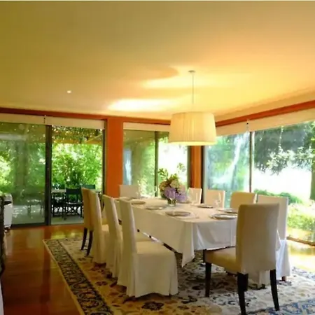 別荘 Impeccable 4-bed House In
