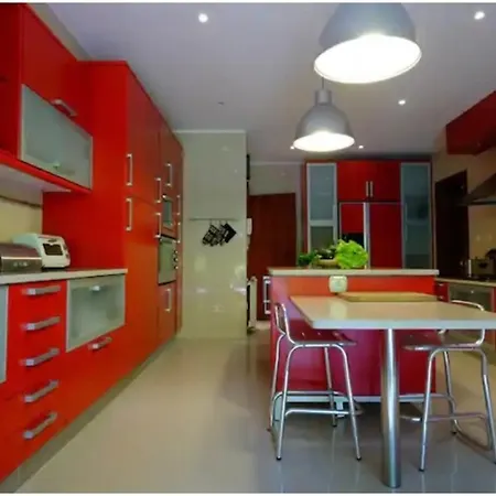 Impeccable 4-bed House In *