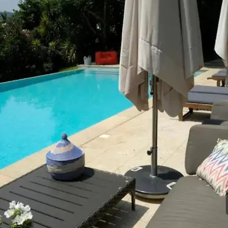 別荘 Impeccable 4-bed House In